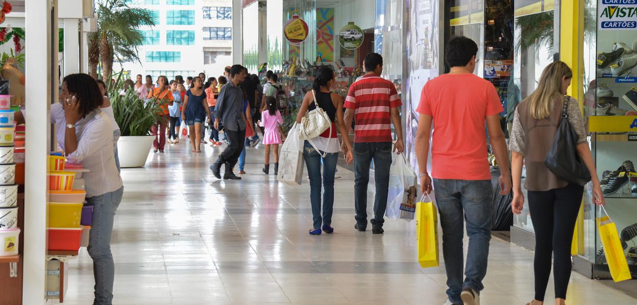 Shopping no centro de BrasÃlia tem movimento intenso no último fim de semana antes do Natal (Foto: Valter Campanato/BR) Shopping no centro de BrasÃlia tem movimento intenso no último fim de semana antes do Natal