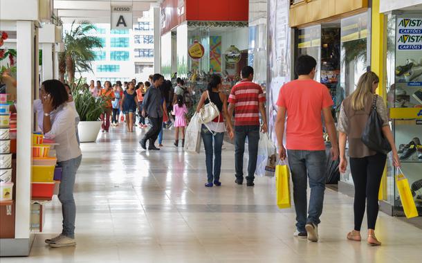 Shopping no centro de BrasÃlia tem movimento intenso no último fim de semana antes do Natal (Foto: Valter Campanato/BR) Shopping no centro de BrasÃlia tem movimento intenso no último fim de semana antes do Natal