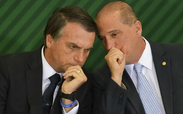 O Presidente Jair Bolsonaro e o ministro da Casa Civil, Onyx Lorenzoni, durante cerimônia de posse aos presidentes dos bancos públicos.Foto Marcelo Camargo/Agência Brasil (Foto: Marcelo Camargo/Agência Brasil) O Presidente Jair Bolsonaro e o ministro da Casa Civil, Onyx Lorenzoni, durante cerimônia de posse aos presidentes dos bancos públicos.Foto Marcelo Camargo/Agência Brasil