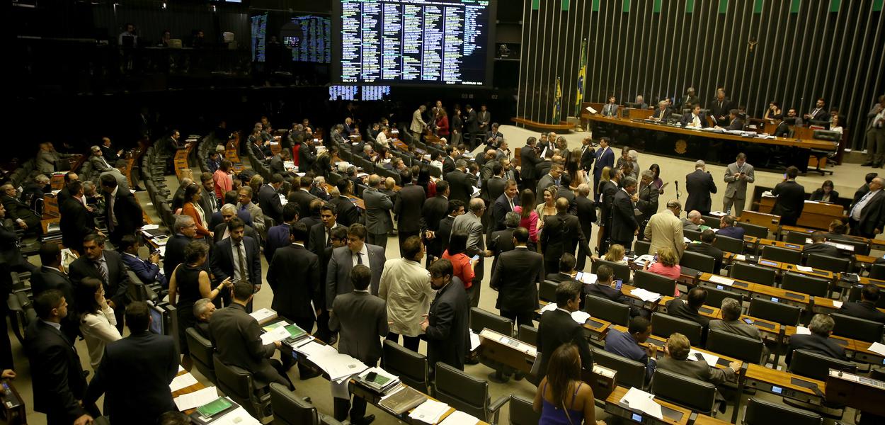 BrasÃlia - Plenário da Câmara dos Deputados vota destaques e MP sobre parcelamento de dÃvidas (Wilson Dias/Agência Brasil) (Foto: Wilson Dias/Agência Brasil) BrasÃlia - Plenário da Câmara dos Deputados vota destaques e MP sobre parcelamento de dÃvidas (Wilson Dias/Agência Brasil)