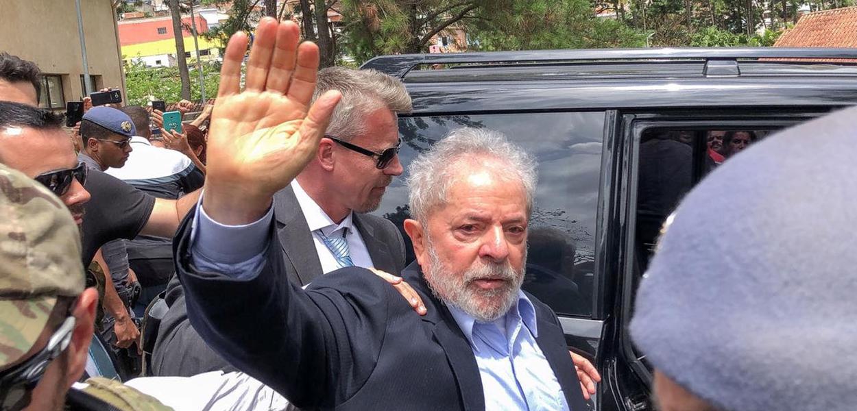 Brazil's former President Luiz Inacio Lula da Silva, leaves for the cemetery to attend the funeral of his 7-year-old grandson, in Sao Bernardo do Campo, Brazil March 2, 2019. Ricardo Stuckert Filho/ Lula Institute/Handout via REUTERS. ATTENTION EDITORS - THIS IMAGE WAS PROVIDED BY A THIRD PARTY. (Foto: Foto: Ricardo Stuckert) Brazil's former President Luiz Inacio Lula da Silva, leaves for the cemetery to attend the funeral of his 7-year-old grandson, in Sao Bernardo do Campo, Brazil March 2, 2019. Ricardo Stuckert Filho/ Lula Institute/Handout via REUTERS. ATTENTION EDITORS - THIS IMAGE WAS PROVIDED BY A THIRD PARTY.