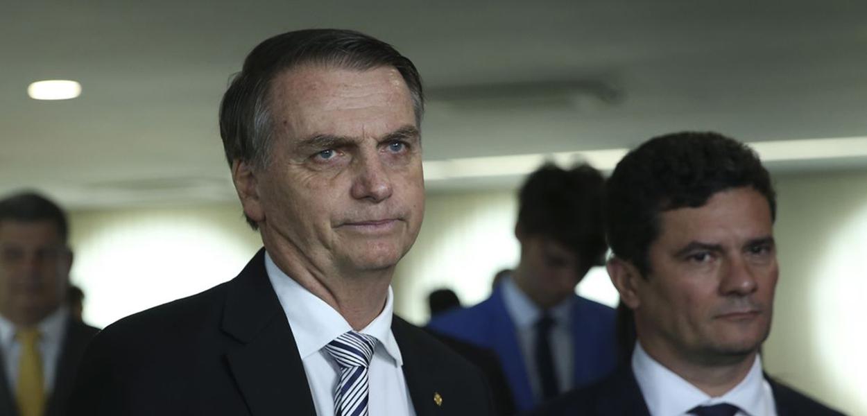 O presidente eleito Jair Bolsonaro e o futuro ministro da Justiça, Sérgio Moro, durante visita ao Superior Tribunal de Justiça (STJ). (Foto: José Cruz - ABR) O presidente eleito Jair Bolsonaro e o futuro ministro da Justiça, Sérgio Moro, durante visita ao Superior Tribunal de Justiça (STJ).