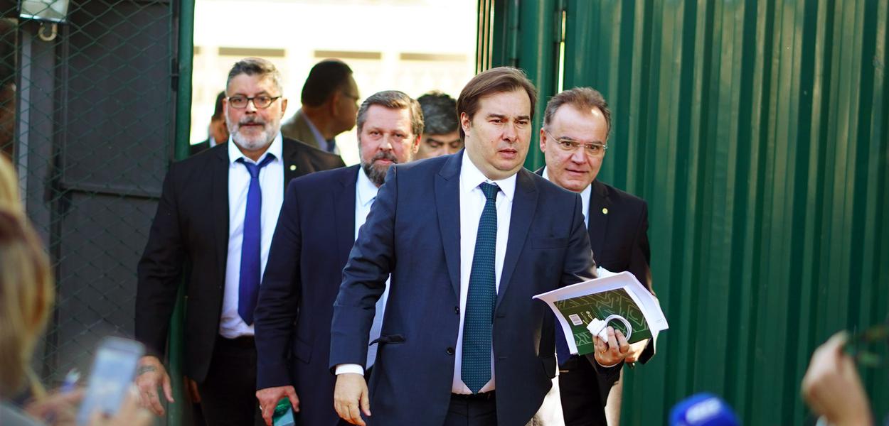 Brasilia DF O Presidente da câmara, dep. Rodrigo Maia (DEM-RJ), acompanhado de Alexandre Frota, fala sobre Reforma da Previdência (Foto: Pablo Valadares/ Camara dos Deputados) Brasilia DF O Presidente da câmara, dep. Rodrigo Maia (DEM-RJ), acompanhado de Alexandre Frota, fala sobre Reforma da Previdência