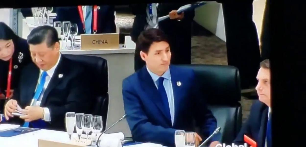 Jair bolsonaro e Justin Trudeau do Canadá no G20 (Foto: Reprodução YouTube) Jair bolsonaro e Justin Trudeau do Canadá no G20