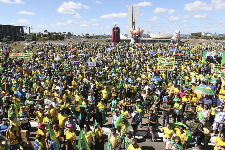 Manifestantes fazem ato pró-Bolsonaro, em defesa da Lava Jato, do ministro Sergio Moro, pela aprovação da reforma da Previdência e do pacote anticrime, em frente ao Congresso Nacional, BrasÃlia.Foto Fabio Rodrigues Pozzebom/Agência Brasil (Foto: Fabio Rodrigues Pozzebom/ABr) Manifestantes fazem ato pró-Bolsonaro, em defesa da Lava Jato, do ministro Sergio Moro, pela aprovação da reforma da Previdência e do pacote anticrime, em frente ao Congresso Nacional, BrasÃlia.Foto Fabio Rodrigues Pozzebom/Agência Brasil