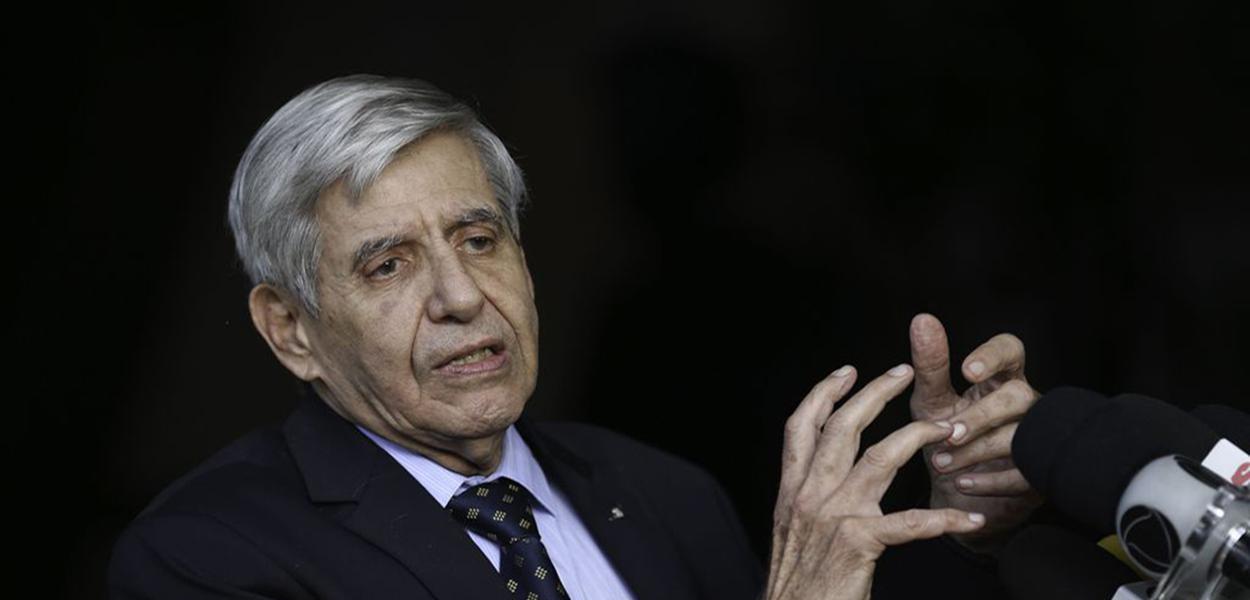 O general da reserva Augusto Heleno, indicado para ministro-chefe do Gabinete de Segurança Institucional (GSI), fala à imprensa no Centro Cultural Banco do Brasil (CCBB), em BrasÃlia, onde funciona o gabinete de transição de governo. (Foto: Fabio Rodrigues Pozzebom/ABR) O general da reserva Augusto Heleno, indicado para ministro-chefe do Gabinete de Segurança Institucional (GSI), fala à imprensa no Centro Cultural Banco do Brasil (CCBB), em BrasÃlia, onde funciona o gabinete de transição de governo.