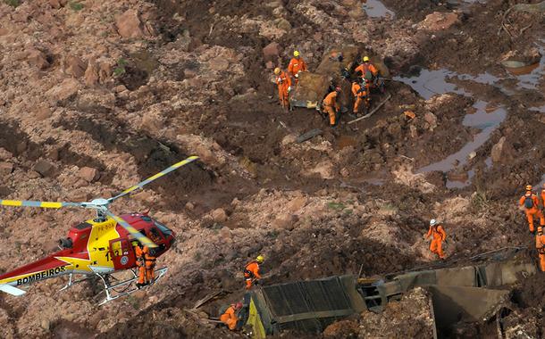 Equipes de resgate atuam na área atingida pelo rompimento de barragem em Brumadinho (MG) (Foto: REUTERS/Washington Alves) Equipes de resgate atuam na área atingida pelo rompimento de barragem em Brumadinho (MG)