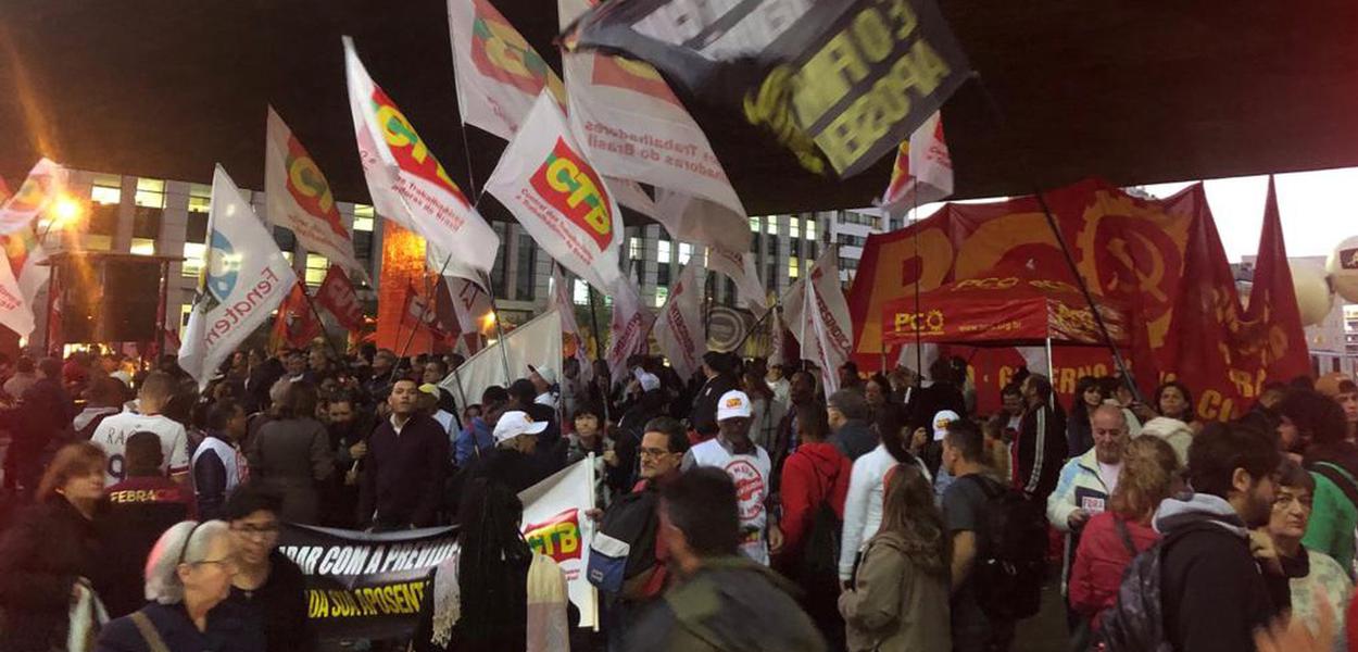 Ato na Paulista contra reforma Ato na Paulista contra reforma