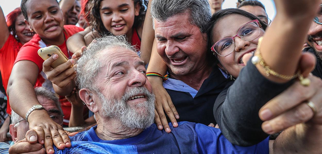 Lula na recepÃ§Ã£o da caravana na cidade de Inhuma, no PiauÃ­