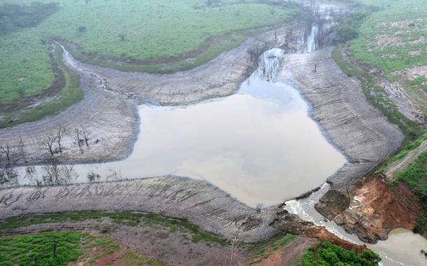 Imagens aéreas mostram rompimento de barragem na Bahia (Foto: Secom/GOVBA) Imagens aéreas mostram rompimento de barragem na Bahia