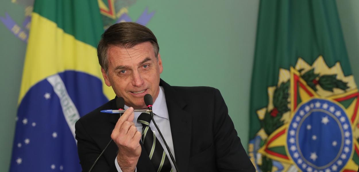 Presidente Bolsonaro assina decreto liberando a compra de armas para cidadãos de bem. (Foto: Lula Marques) Presidente Bolsonaro assina decreto liberando a compra de armas para cidadãos de bem.