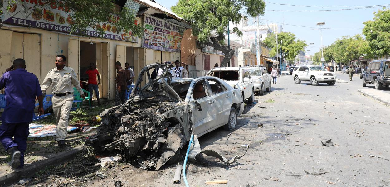 Ataque com carro-bomba em hotel na Somália mata 26 (Foto: Feisal Omar/Reuters) Ataque com carro-bomba em hotel na Somália mata 26