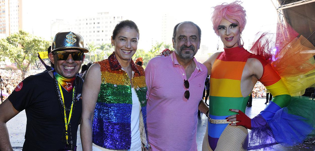 O prefeito Alexandre Kalil e a primeira-dama Ana Laender compareceram ao palco principal da Parada do Orgulho LGBT. (Foto: Adão de Souza/PBH) O prefeito Alexandre Kalil e a primeira-dama Ana Laender compareceram ao palco principal da Parada do Orgulho LGBT.