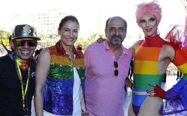 O prefeito Alexandre Kalil e a primeira-dama Ana Laender compareceram ao palco principal da Parada do Orgulho LGBT. (Foto: Adão de Souza/PBH) O prefeito Alexandre Kalil e a primeira-dama Ana Laender compareceram ao palco principal da Parada do Orgulho LGBT.
