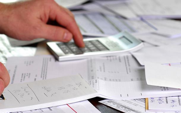 A large amount of bills spread all over the place (Foto: Nikola Bilic) A large amount of bills spread all over the place