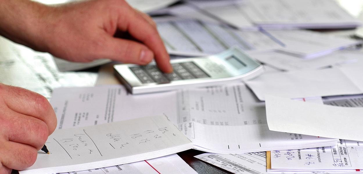 A large amount of bills spread all over the place (Foto: Nikola Bilic) A large amount of bills spread all over the place