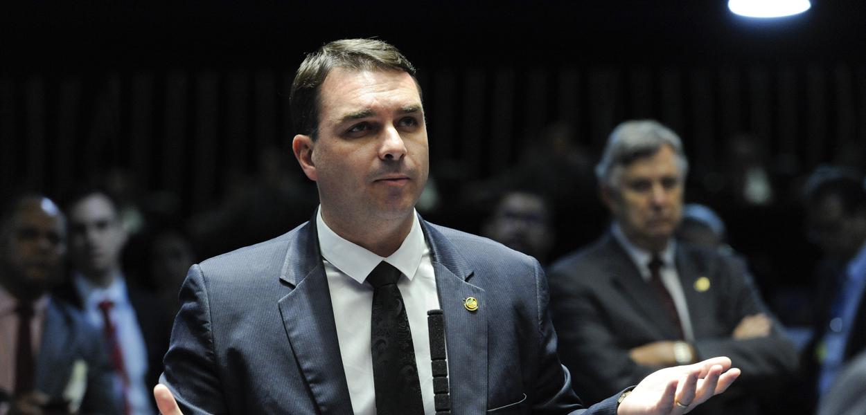Plenário do Senado Federal durante sessão deliberativa ordinária.
Em pronunciamento, à bancada, senador Flávio Bolsonaro (PSL-RJ).
Foto: Roque de Sá/Agência Senado (Foto: Roque de Sá) Plenário do Senado Federal durante sessão deliberativa ordinária.
Em pronunciamento, à bancada, senador Flávio Bolsonaro (PSL-RJ).
Foto: Roque de Sá/Agência Senado