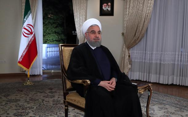 IRN03. TEHERÁN (IRÁN), 29/08/2017. Fotografía cedida por el sitio web de la oficina presidencial del presidente iraní Hasán Rouhaní participando en una entrevista en vivo con la Televisión Nacional Iraní (IRIB) hoy, martes 29 de agosto de 2017, en Teherán (Irán). Medios de comunicación informaron que Rouhaní rechazó las demandas de los Estados Unidos de inspeccionar los sitios militares iraníes por el organismo de control nuclear de la ONU diciendo que Irán todavía estaba comprometido con un acuerdo nuclear y con la Agencia Internacional de Energía Atómica (AIEA). EFE/Oficina Presidencial de Irán/SOLO USO EDITORIAL/NO VENTAS
(Foto: .) IRN03. TEHERÁN (IRÁN), 29/08/2017. Fotografía cedida por el sitio web de la oficina presidencial del presidente iraní Hasán Rouhaní participando en una entrevista en vivo con la Televisión Nacional Iraní (IRIB) hoy, martes 29 de agosto de 2017, en Teherán (Irán). Medios de comunicación informaron que Rouhaní rechazó las demandas de los Estados Unidos de inspeccionar los sitios militares iraníes por el organismo de control nuclear de la ONU diciendo que Irán todavía estaba comprometido con un acuerdo nuclear y con la Agencia Internacional de Energía Atómica (AIEA). EFE/Oficina Presidencial de Irán/SOLO USO EDITORIAL/NO VENTAS