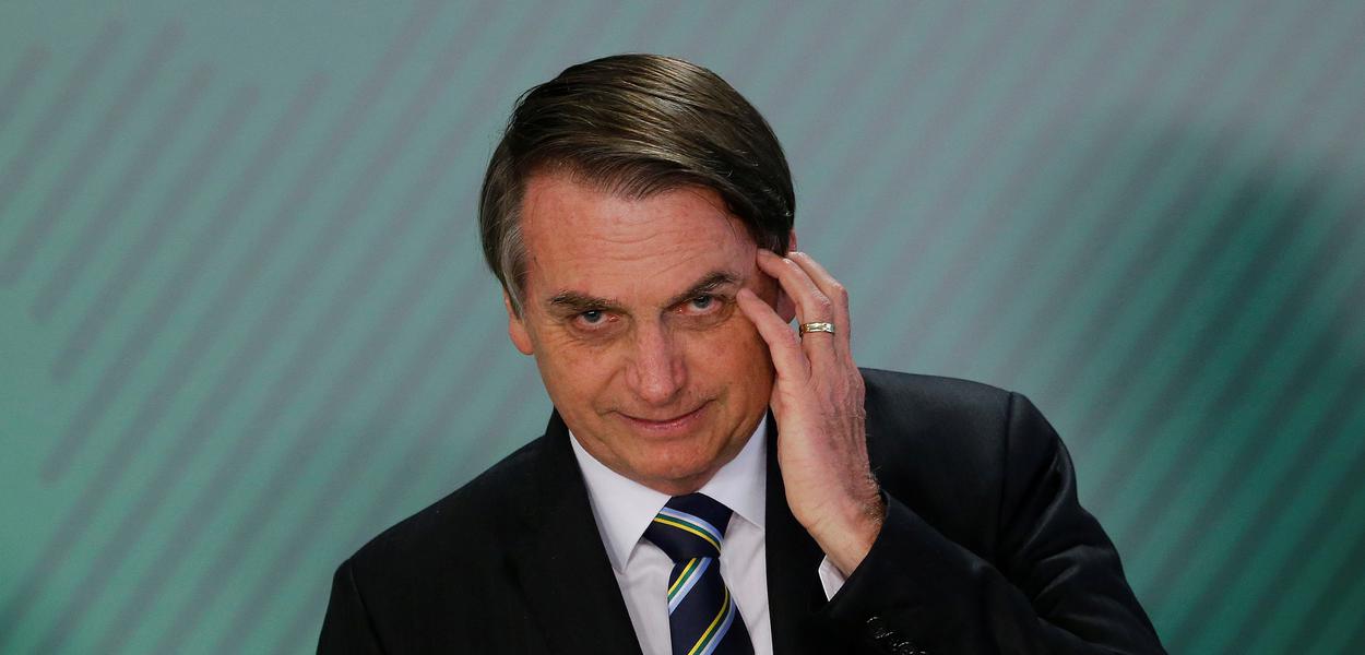 Brazil's President Jair Bolsonaro gestures during inauguration ceremony of the new Education Minister Abraham Weintraub at the Planalto Palace in Brasilia, Brazil April 9, 2019. REUTERS/Adriano Machado (Foto: ADRIANO MACHADO - REUTERS) Brazil's President Jair Bolsonaro gestures during inauguration ceremony of the new Education Minister Abraham Weintraub at the Planalto Palace in Brasilia, Brazil April 9, 2019. REUTERS/Adriano Machado