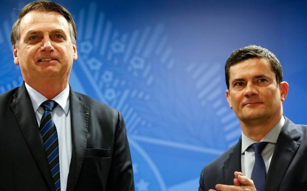 (BrasÃlia - DF, 17/06/2019) Presidente da República, Jair Bolsonaro, e o Ministro de Estado da Segurança Pública, Sérgio Moro, durante solenidade de assinatura da MP para Confisco de Bens de Traficantes.\rFoto: Carolina Antunes/PR (BrasÃlia - DF, 17/06/2019) Presidente da República, Jair Bolsonaro, e o Ministro de Estado da Segurança Pública, Sérgio Moro, durante solenidade de assinatura da MP para Confisco de Bens de Traficantes.\rFoto: Carolina Antunes/PR