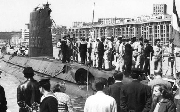 (FILES) In this file photo taken on January 01, 1965 photo prise dans la seconde moitié des années 60 montrant le submersible "Minerve" à quai dans le vieux port de Marseille. Le "Minerve" disparut, avec ses 52 hommes d'équipage, le 27 janvier 1968 au large de Toulon. (Photo by - / AFP) (Foto: -) (FILES) In this file photo taken on January 01, 1965 photo prise dans la seconde moitié des années 60 montrant le submersible "Minerve" à quai dans le vieux port de Marseille. Le "Minerve" disparut, avec ses 52 hommes d'équipage, le 27 janvier 1968 au large de Toulon. (Photo by - / AFP)