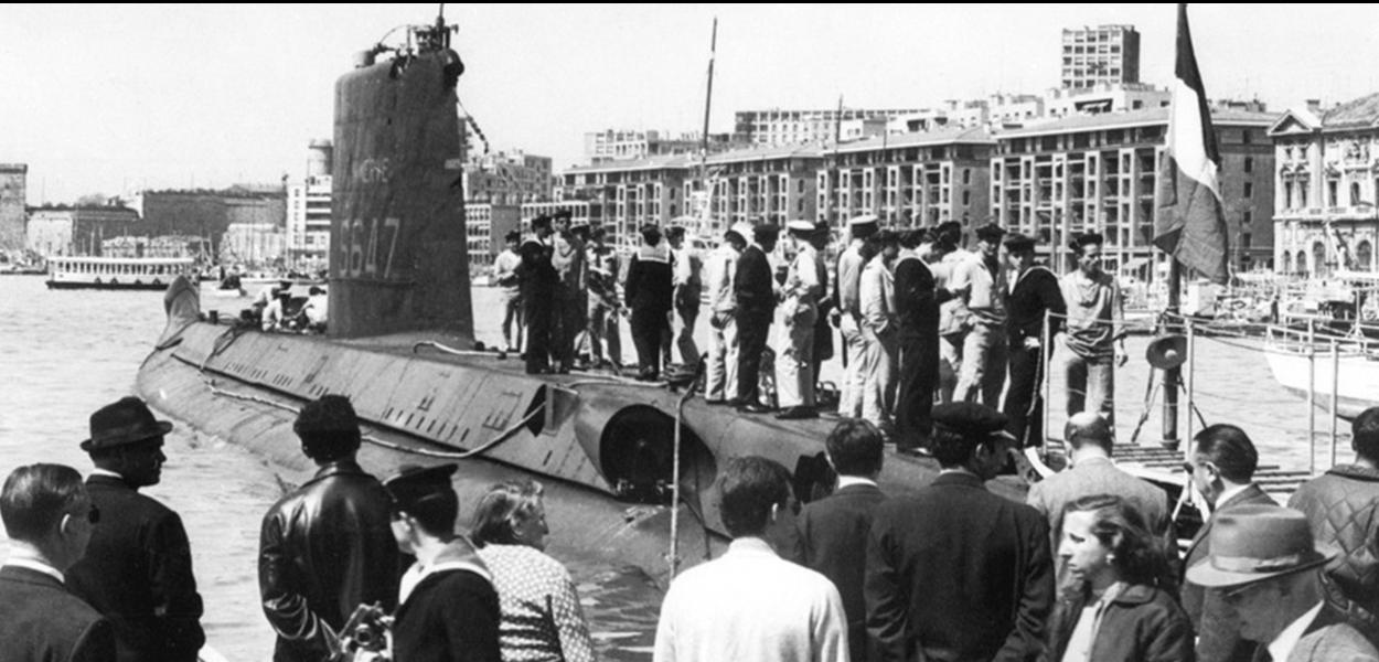 (FILES) In this file photo taken on January 01, 1965 photo prise dans la seconde moitié des années 60 montrant le submersible "Minerve" à quai dans le vieux port de Marseille. Le "Minerve" disparut, avec ses 52 hommes d'équipage, le 27 janvier 1968 au large de Toulon. (Photo by - / AFP) (Foto: -) (FILES) In this file photo taken on January 01, 1965 photo prise dans la seconde moitié des années 60 montrant le submersible "Minerve" à quai dans le vieux port de Marseille. Le "Minerve" disparut, avec ses 52 hommes d'équipage, le 27 janvier 1968 au large de Toulon. (Photo by - / AFP)
