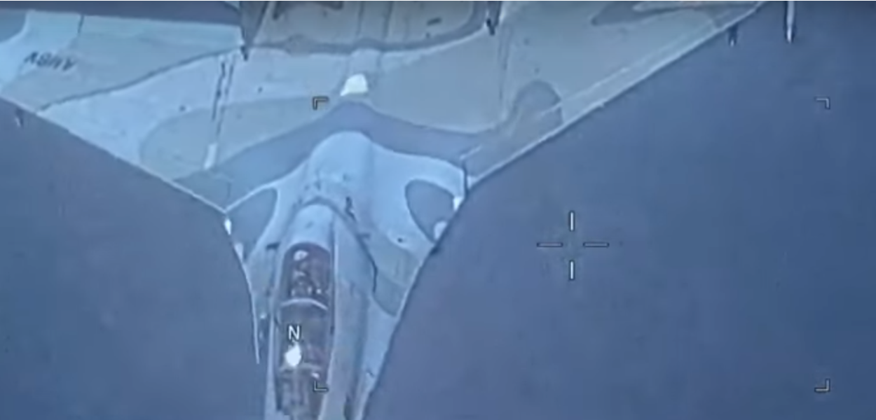 Avião norte-americano é interceptado por caça Su-30 venezuelano. Avião norte-americano é interceptado por caça Su-30 venezuelano.