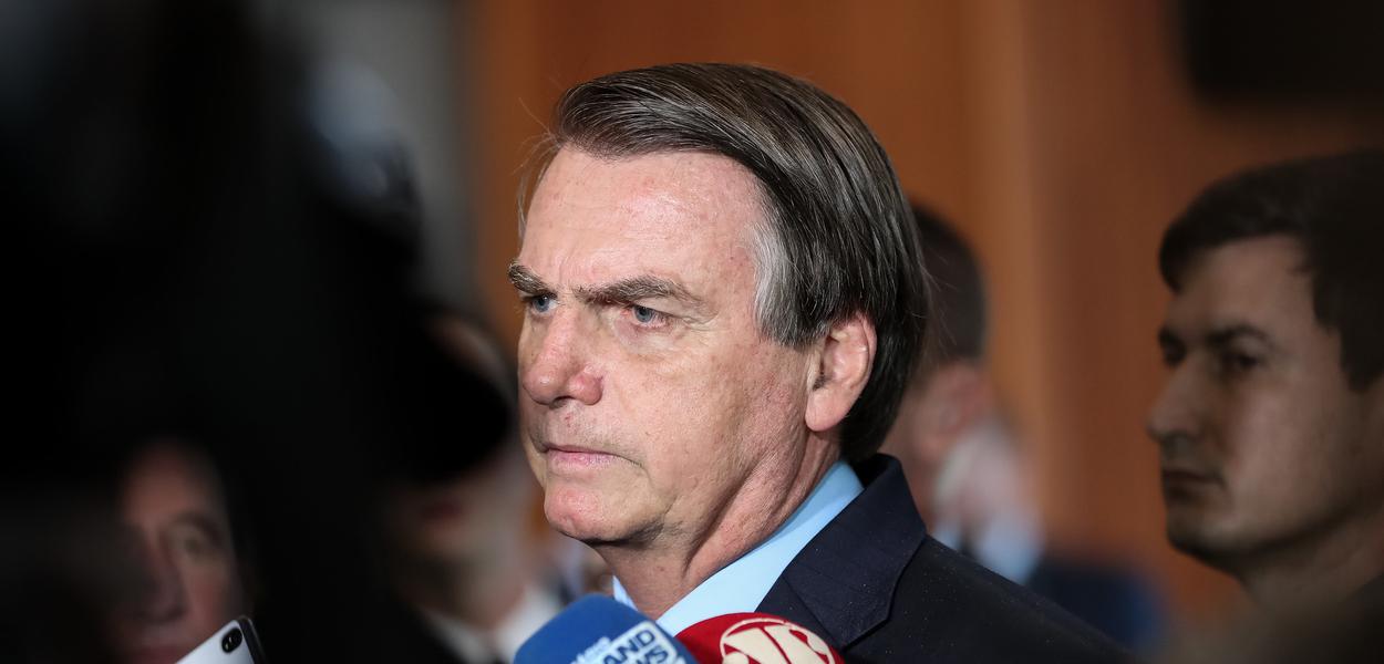 (Brasília - DF) Presidente da República, Jair Bolsonaro, fala com a imprensa, após almoço. (Foto: jair-bolsonaro) (Brasília - DF) Presidente da República, Jair Bolsonaro, fala com a imprensa, após almoço.