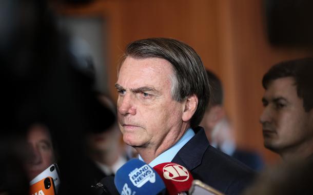 (Brasília - DF) Presidente da República, Jair Bolsonaro, fala com a imprensa, após almoço. (Foto: jair-bolsonaro) (Brasília - DF) Presidente da República, Jair Bolsonaro, fala com a imprensa, após almoço.
