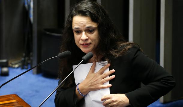 No hospício Brasil, Janaína Paschoal será mesmo vice de Bolsonaro (Foto: Marcelo Camargo/Agência Brasil) No hospício Brasil, Janaína Paschoal será mesmo vice de Bolsonaro