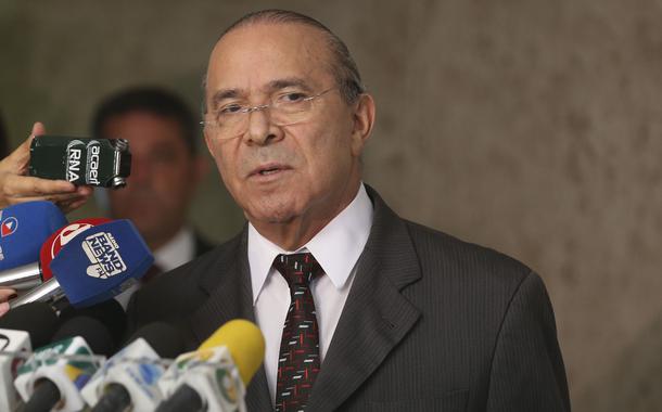 Coordenador da transição, o ministro da Casa Civil, Eliseu Padilha, fala à imprensa, no Palácio do Planalto. (Foto: Valter Campanato/Agência Brasil) Coordenador da transição, o ministro da Casa Civil, Eliseu Padilha, fala à imprensa, no Palácio do Planalto.