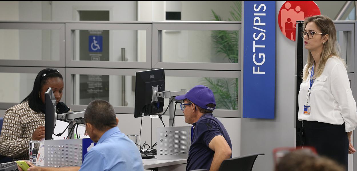 BrasÃlia - Agências da Caixa Econômica Federal do Distrito Federal e entorno estão abertas de 9h à s 15h para atendimento exclusivo sobre contas inativas do FGTS neste sábado (18) (Fabio Rodrigues Pozzebom/Agência Brasil) (Foto: Fabio Rodrigues Pozzebom/Agênci) BrasÃlia - Agências da Caixa Econômica Federal do Distrito Federal e entorno estão abertas de 9h à s 15h para atendimento exclusivo sobre contas inativas do FGTS neste sábado (18) (Fabio Rodrigues Pozzebom/Agência Brasil)