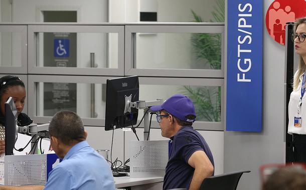 BrasÃlia - Agências da Caixa Econômica Federal do Distrito Federal e entorno estão abertas de 9h à s 15h para atendimento exclusivo sobre contas inativas do FGTS neste sábado (18) (Fabio Rodrigues Pozzebom/Agência Brasil) (Foto: Fabio Rodrigues Pozzebom/Agênci) BrasÃlia - Agências da Caixa Econômica Federal do Distrito Federal e entorno estão abertas de 9h à s 15h para atendimento exclusivo sobre contas inativas do FGTS neste sábado (18) (Fabio Rodrigues Pozzebom/Agência Brasil)