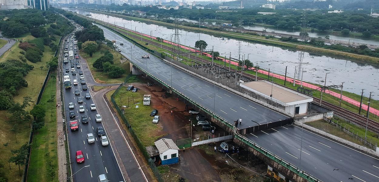 ***FOTO DE ARQUIVO*** SÃO PAULO, SP, 15.11.2018 - Prefeitura suspende rodÃzio na marginal Pinheiros por tempo indeterminado. (Foto: Leo Otero/Folhapress) ***FOTO DE ARQUIVO*** SÃO PAULO, SP, 15.11.2018 - Prefeitura suspende rodÃzio na marginal Pinheiros por tempo indeterminado. (Foto: Leo Otero/Folhapress)