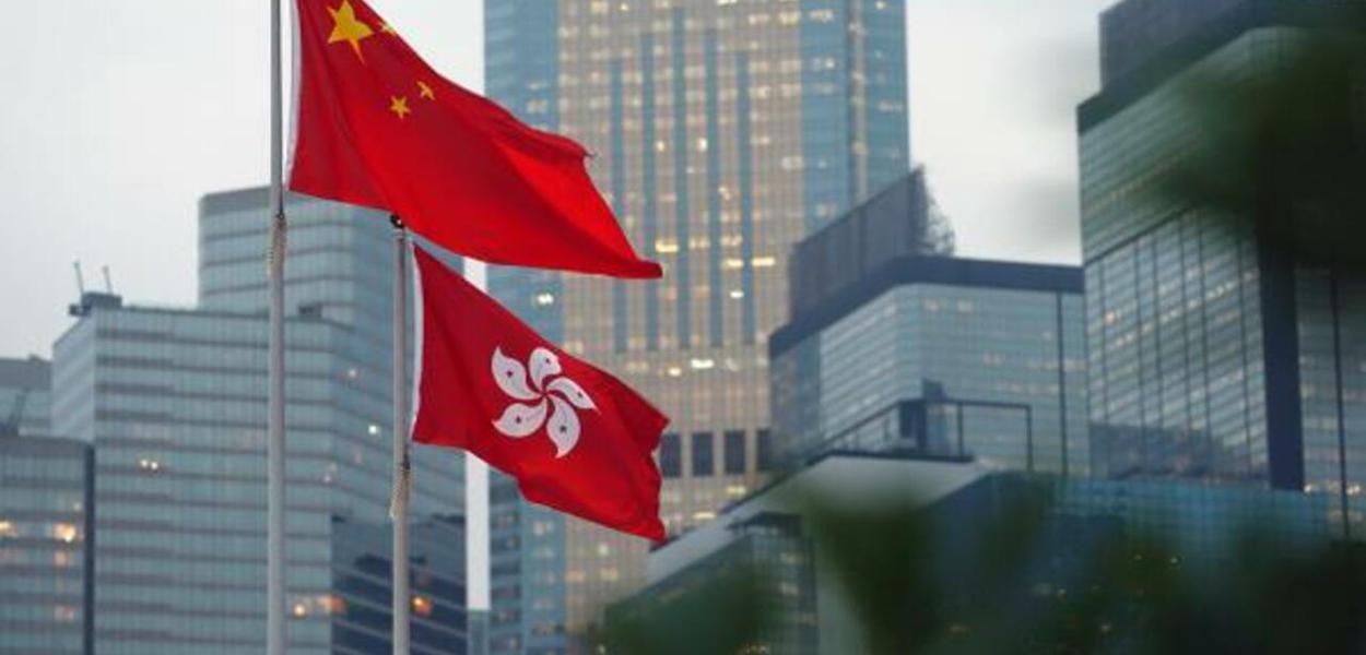 China e Hong Kong, bandeiras (Foto: Diário do Povo) China e Hong Kong, bandeiras