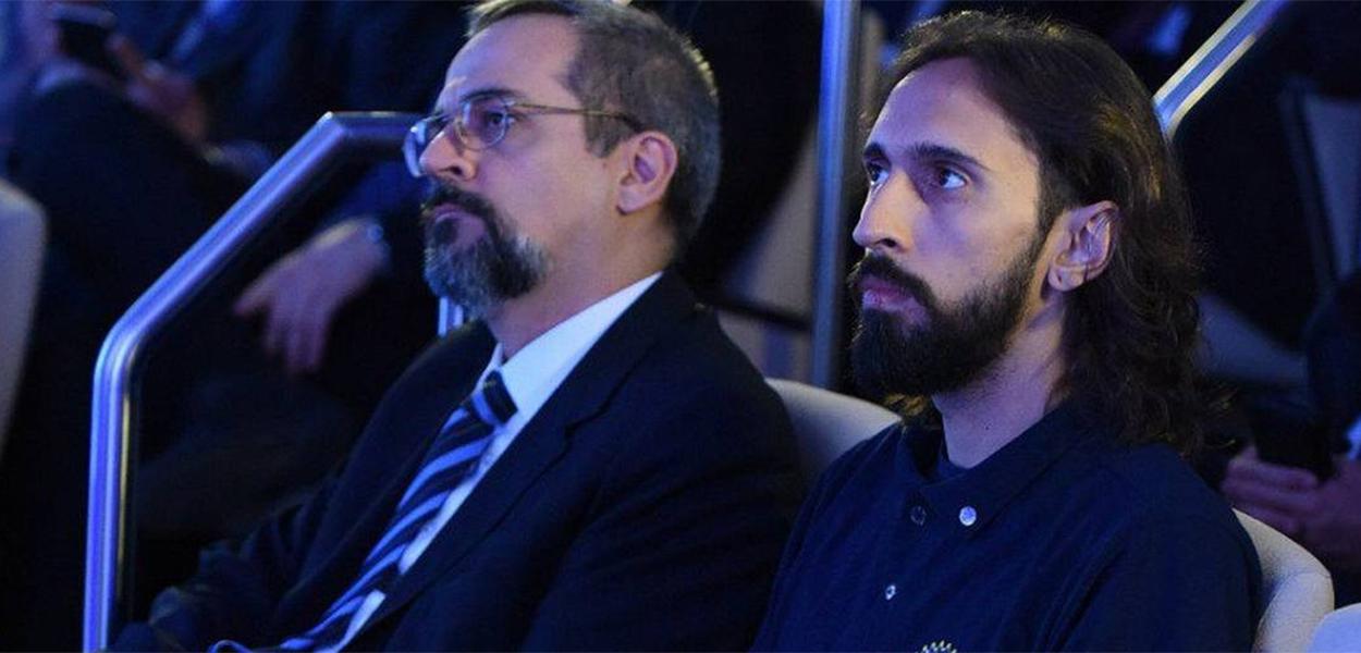 O ministro Abraham Weintraub e o presidente da UNE, Iago Montalvão, durante apresentação do Future-se (Foto: Reprodução) O ministro Abraham Weintraub e o presidente da UNE, Iago Montalvão, durante apresentação do Future-se