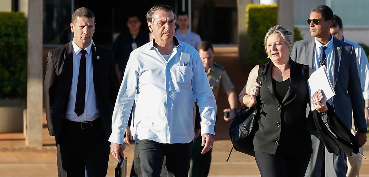 Jair Bolsonaro durante embarque com destino em Parnaíba. (Foto: Alan Santos/PR) Jair Bolsonaro durante embarque com destino em Parnaíba.