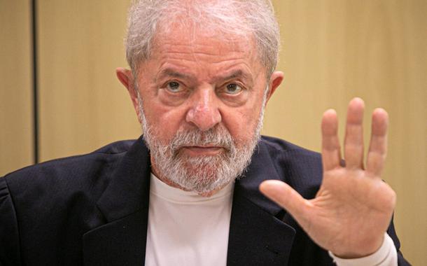 Entrevista com o ex-presidente Lula, na Superintendência da Polícia Federal, em Curitiba. (Foto: Guilherme Santos/Sul21) Entrevista com o ex-presidente Lula, na Superintendência da Polícia Federal, em Curitiba.