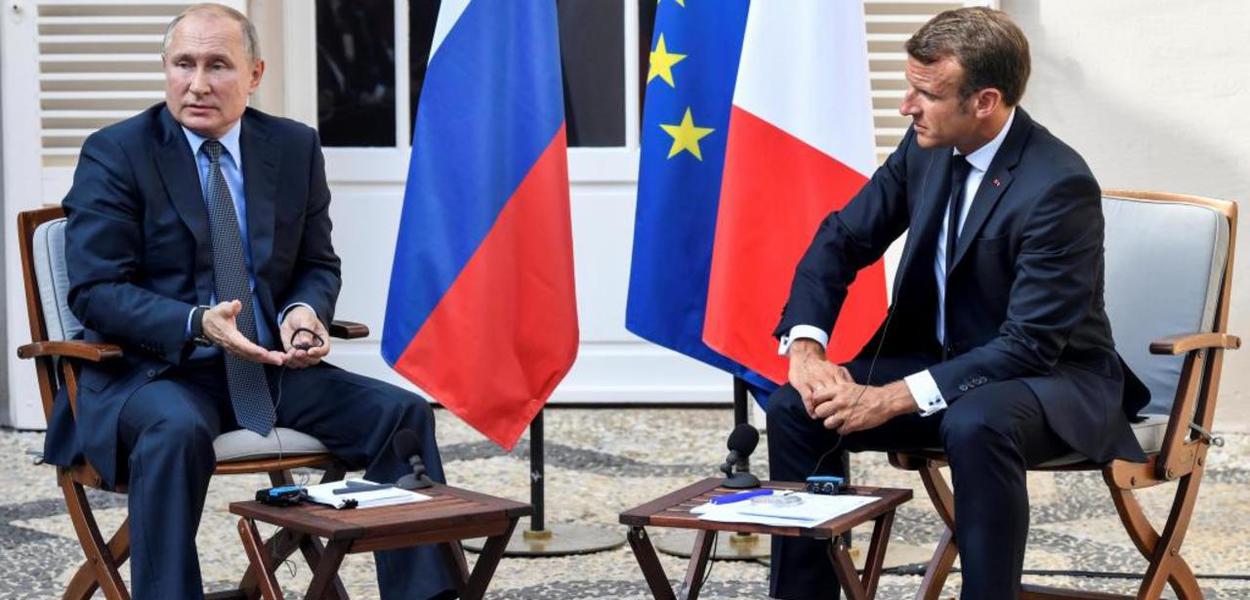 Vladimir Putin e Emmanuel Macron (Foto: Gerard Julien/Pool via REUTERS) Vladimir Putin e Emmanuel Macron