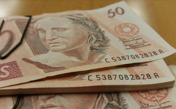 CÃ©dulas falsas com o nÃºmero de sÃ©rie repetido.