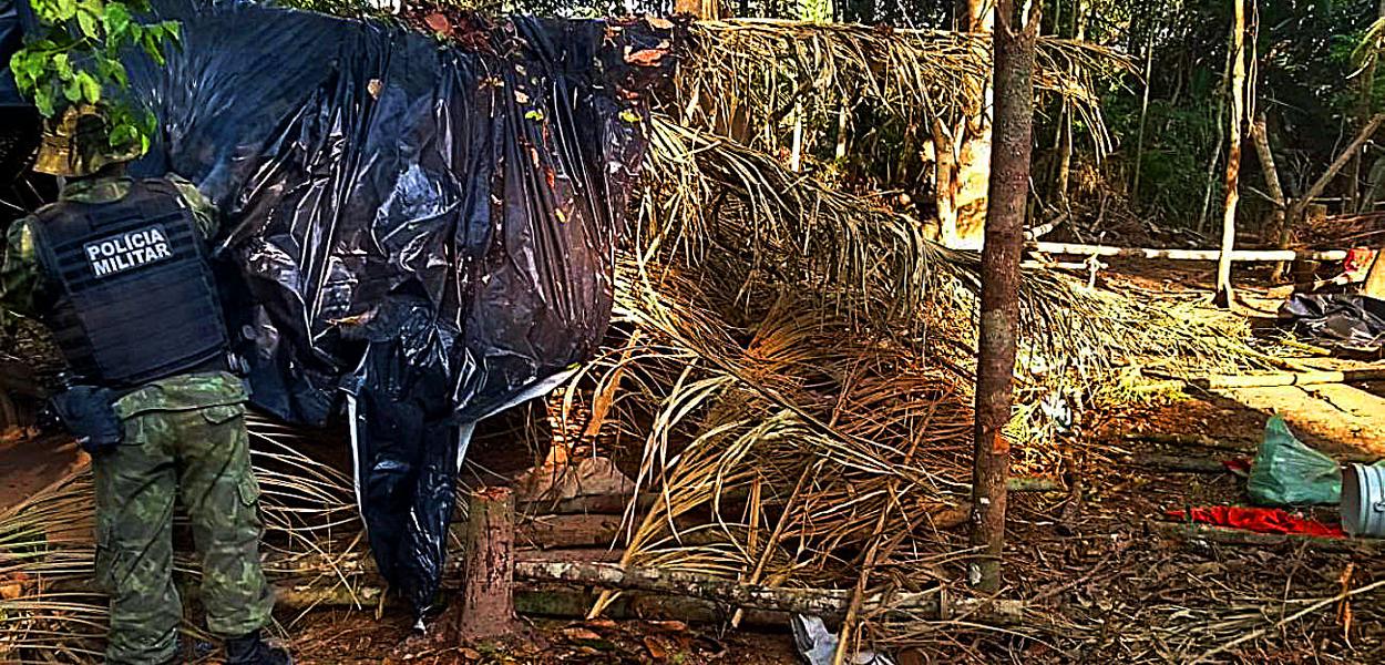 Dois acampamentos improvisados foram destruídos dentro da Área de Proteção Ambiental Triunfo do Xingu, entre Altamira e São Félix do Xingu. (Foto: Polícia do Pará destroi acampamento) Dois acampamentos improvisados foram destruídos dentro da Área de Proteção Ambiental Triunfo do Xingu, entre Altamira e São Félix do Xingu.