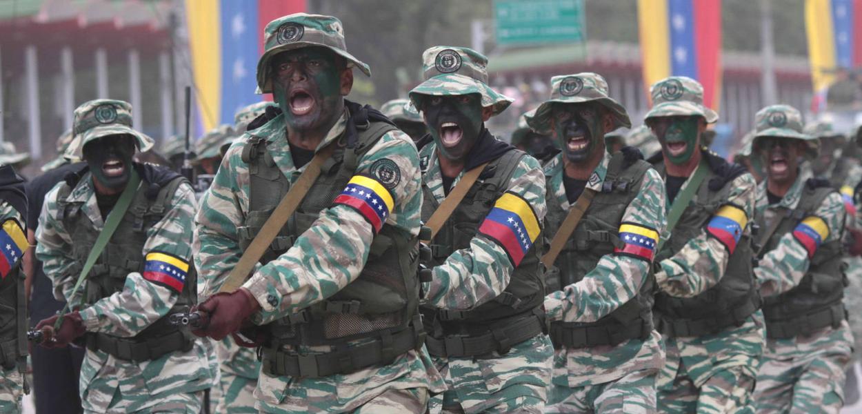 Maduro anuncia realização de exercícios militares Maduro anuncia realização de exercícios militares