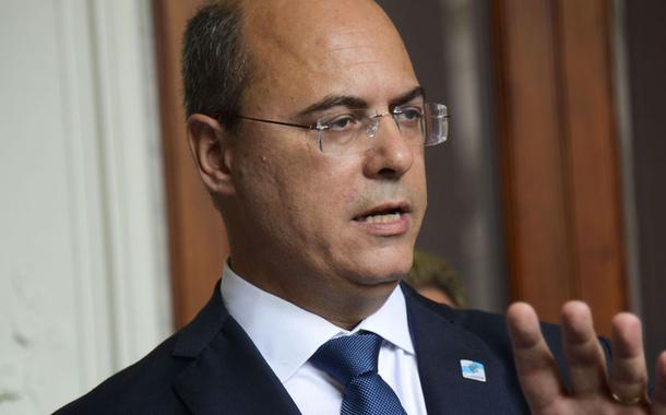 O governador Wilson Witzel concede, entrevista coletiva, após reunião com deputados federais, no Palácio das Laranjeiras. (Foto: Tânia Rêgo/Agência Brasil) O governador Wilson Witzel concede, entrevista coletiva, após reunião com deputados federais, no Palácio das Laranjeiras.