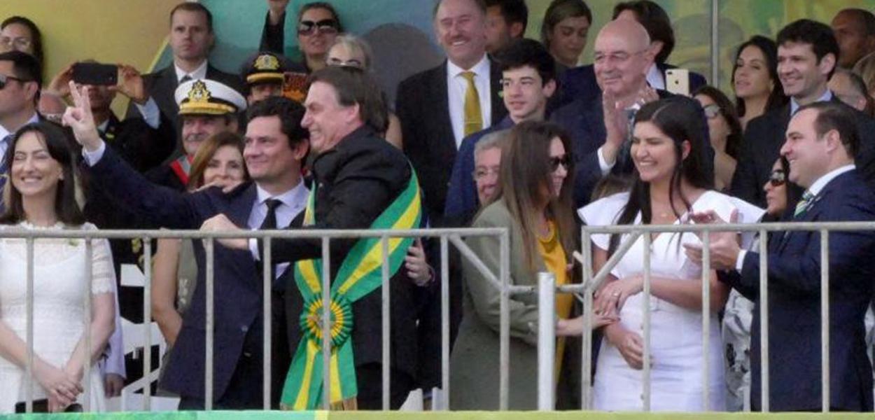 Sergio Moro tira foto ao lado de Jair Bolsonaro (Foto: Reprodução/Twitter) Sergio Moro tira foto ao lado de Jair Bolsonaro
