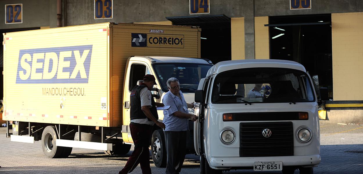 Centro de Tratamento de Encomendas dos Correios em Benfica (Foto: Fernando Frazão/Agência Brasil) Centro de Tratamento de Encomendas dos Correios em Benfica