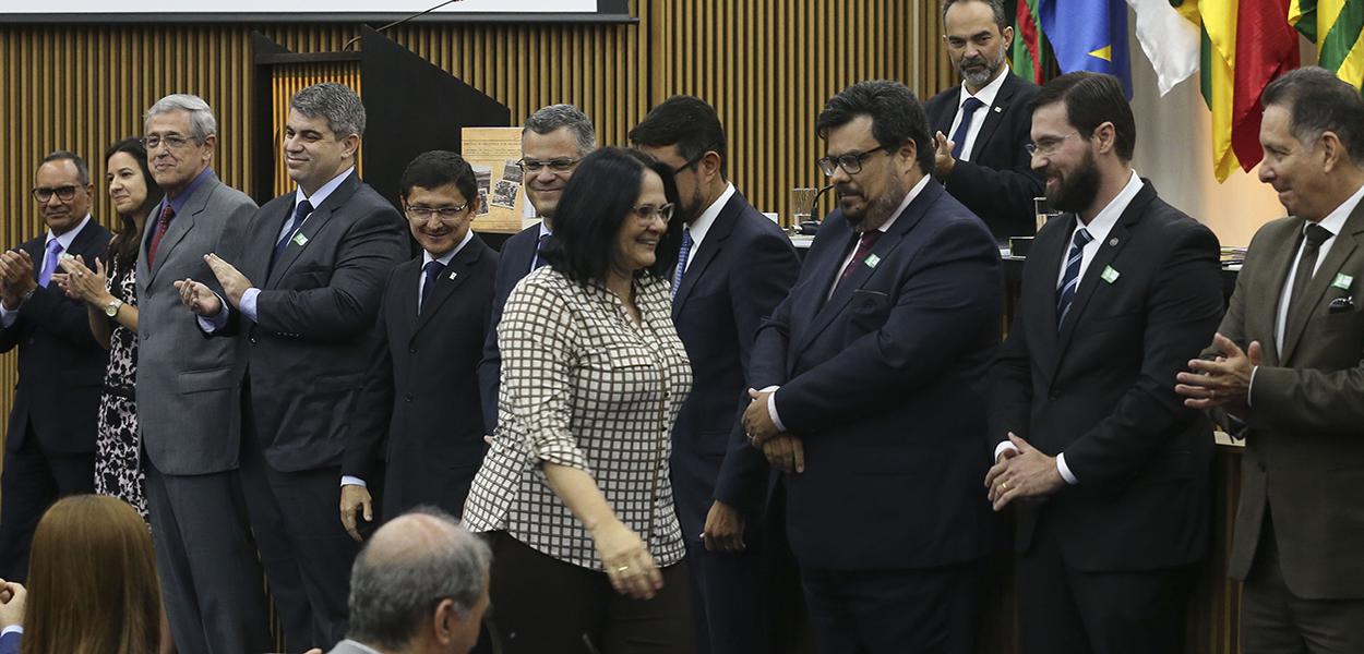 Posse dos novos integrantes da Comissão de Anistia (Foto: Antonio Cruz/ Agência Brasil) Posse dos novos integrantes da Comissão de Anistia