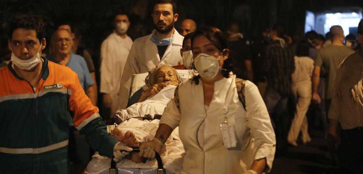 Incêndio em Hospital da Zona Norte/RJ (Foto: Fernando Frazão/Ag.Brasil) Incêndio em Hospital da Zona Norte/RJ