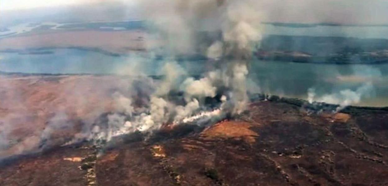 Incêndio na Chapada dos Guimarães (Foto: Reuters) Incêndio na Chapada dos Guimarães