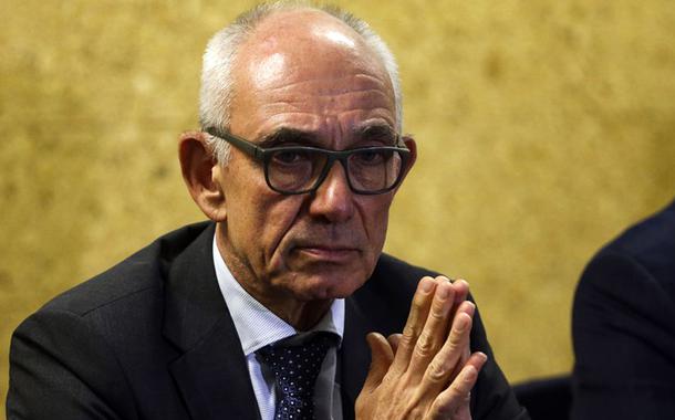 O presidente da Vale, Fabio Schvartsman, após reunião com os ministros de Minas e Energia, Bento Albuquerque, e do Meio Ambiente, Ricardos Salles, fala à imprensa sobre acabar com dez barragens, como a que se rompeu em Brumadinho. (Foto: Valter Campanato/Agência Brasil) O presidente da Vale, Fabio Schvartsman, após reunião com os ministros de Minas e Energia, Bento Albuquerque, e do Meio Ambiente, Ricardos Salles, fala à imprensa sobre acabar com dez barragens, como a que se rompeu em Brumadinho.