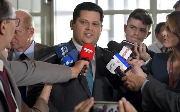 Presidente do Senado, senador Davi Alcolumbre (DEM-AP), concede entrevista.\r\rFoto: Marcos Brandão/Senado Federal (Foto: Marcos Brandão/Senado Federal) Presidente do Senado, senador Davi Alcolumbre (DEM-AP), concede entrevista.\r\rFoto: Marcos Brandão/Senado Federal
